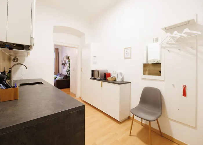 Haven - 2 Min To Westbahnhof Apartment *