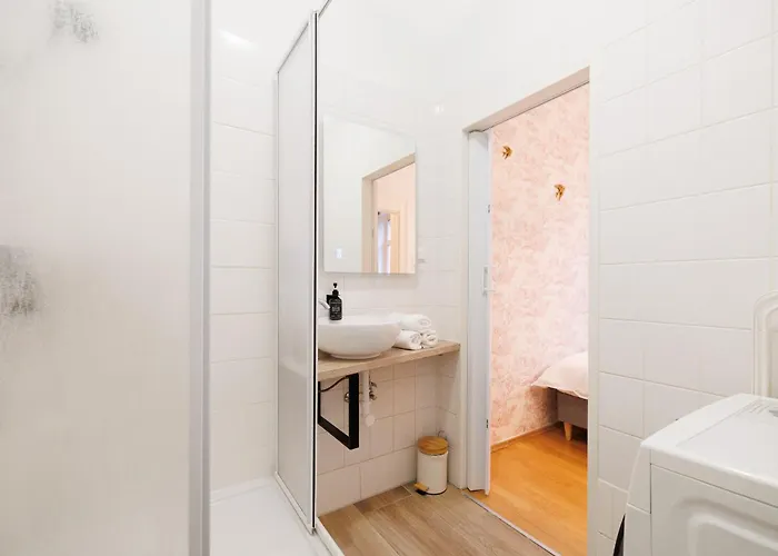 Haven - 2 Min To Westbahnhof Apartment Vienna